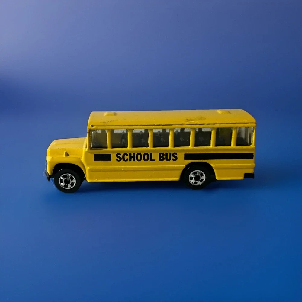 Hot Wheels  1988 yellow  school  bus.‎ Detailed nice